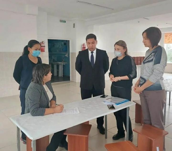 Мектеп асханасын тексерді